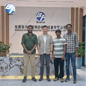 印度客户案例-卷料输送式喷砂机