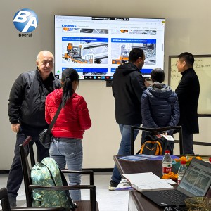 法国客户商讨抛丸机方案